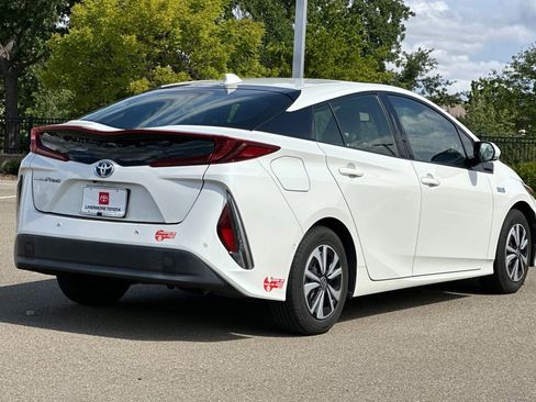 Used 2017 Toyota Prius Prime Advanced FWD image 4