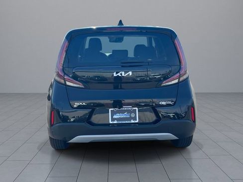 Used 2023 Kia Soul LX w/ LX Technology Package FWD image 7