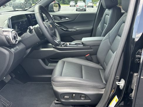 Used 2025 Chevrolet Equinox LT w/ Convenience Package II AWD/4WD image 9