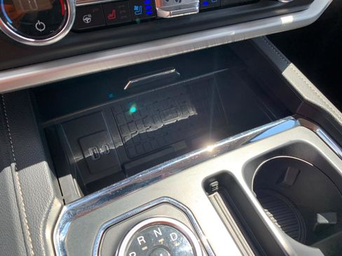 Used 2024 Ford Expedition Max XLT image 25