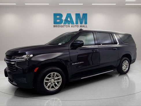 Used 2023 Chevrolet Suburban LT image 3