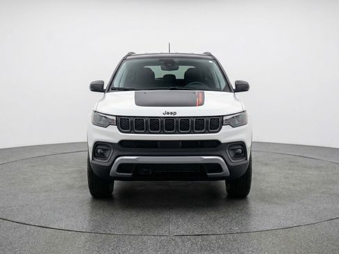 Used 2025 Jeep Compass Trailhawk image 2