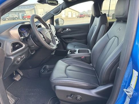 New 2026 Chrysler Pacifica Select w/ S Appearance Package FWD image 13