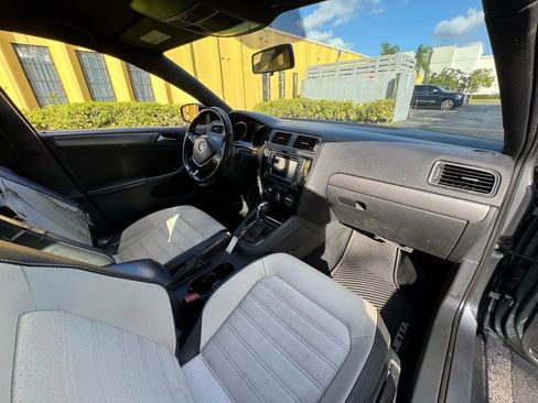 Used 2017 Volkswagen Jetta Sport FWD image 20