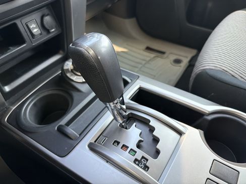 Used 2015 Toyota 4Runner SR5 AWD/4WD image 24
