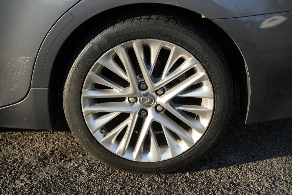 Used 2015 Lexus ES 350 w/ Ultra Luxury Package FWD image 16