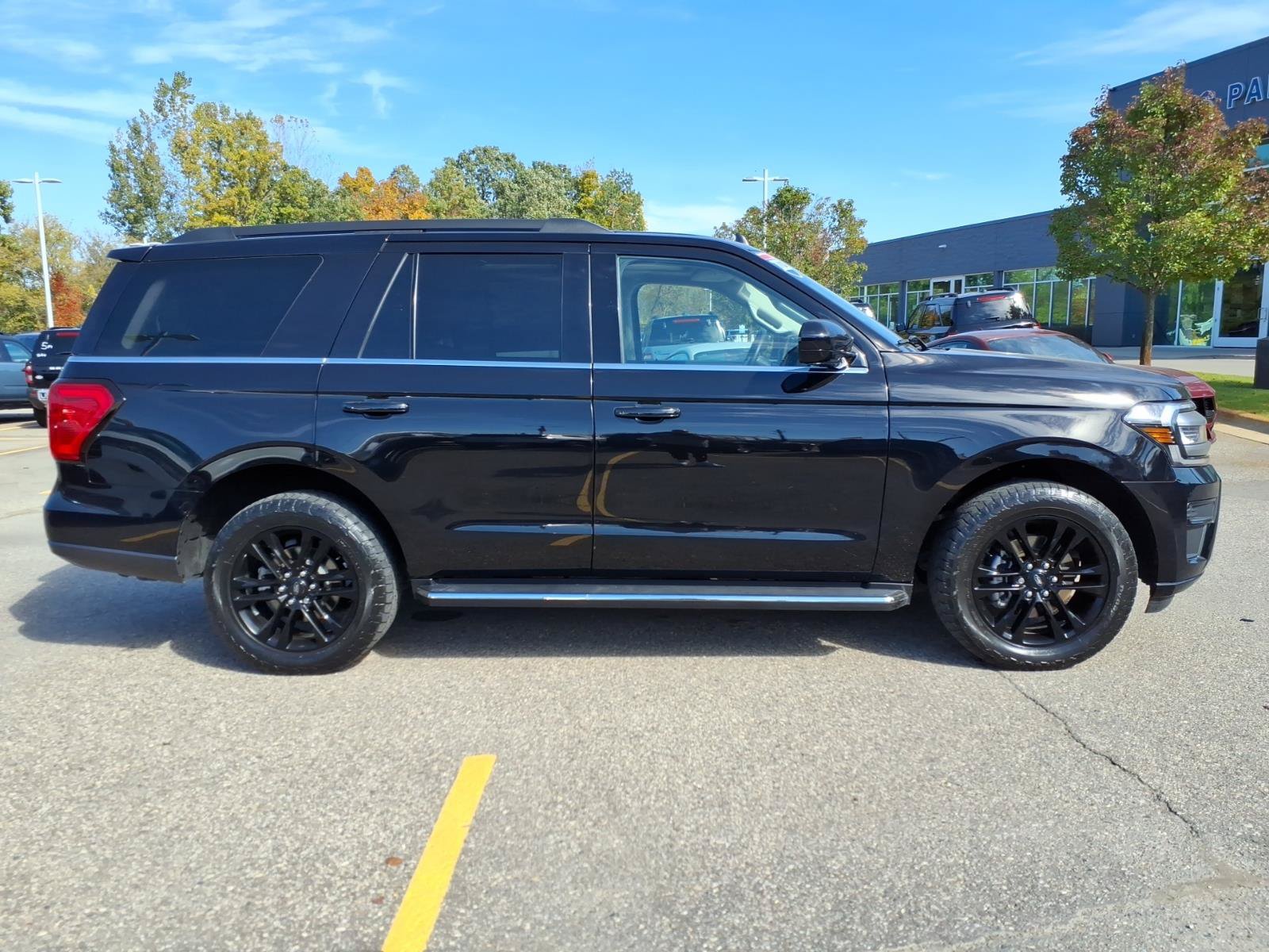 Used 2023 Ford Expedition XLT AWD/4WD image 9