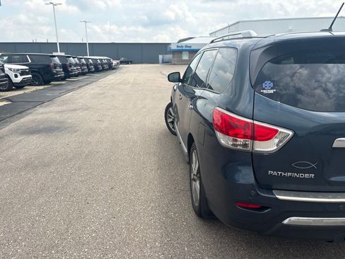 Used 2014 Nissan Pathfinder Platinum w/ Platinum Premium Package AWD/4WD image 7