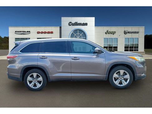 Used 2016 Toyota Highlander Limited w/ Driver Technology Package FWD image 2