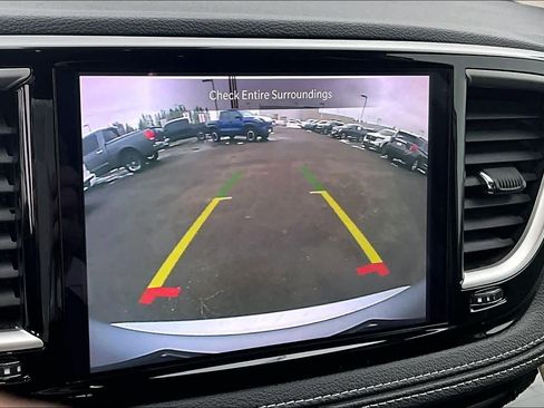 Used 2024 Chrysler Pacifica Select image 27