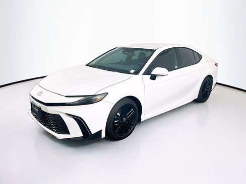 Used 2026 Toyota Camry SE FWD image 3