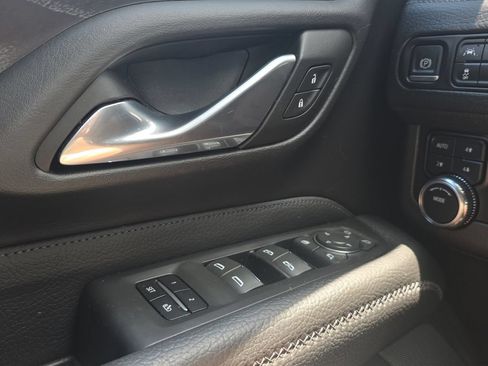 Used 2023 GMC Yukon Denali AWD/4WD image 11
