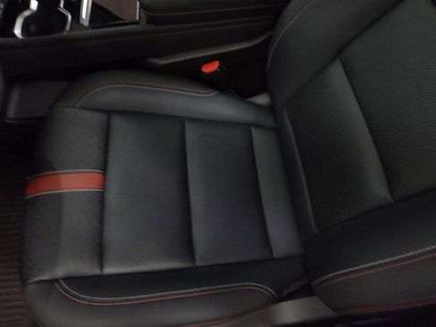 Used 2024 Chevrolet Traverse RS image 15