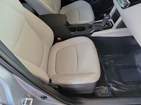 Used 2025 Toyota Corolla Cross L image 21