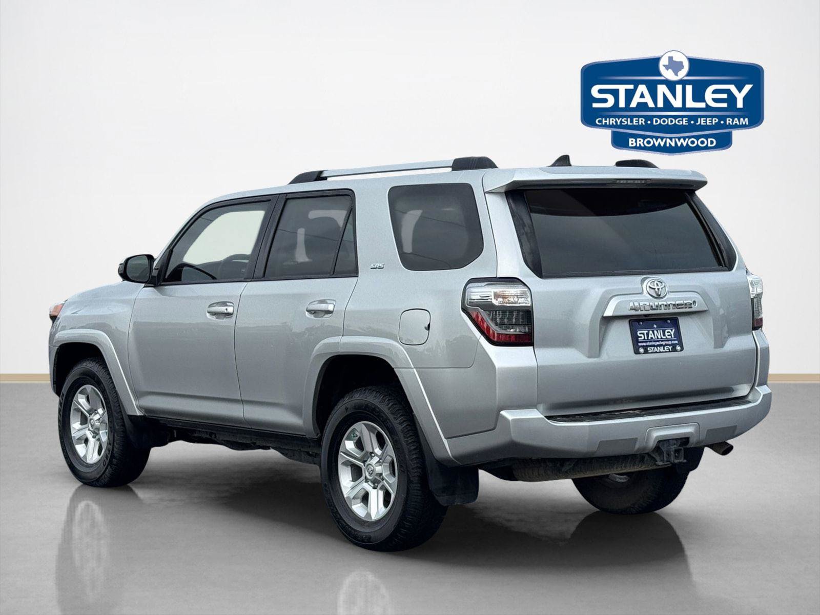 Used 2021 Toyota 4Runner SR5 AWD/4WD image 5