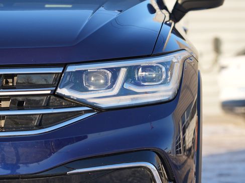 Used 2023 Volkswagen Tiguan SEL R-Line image 12