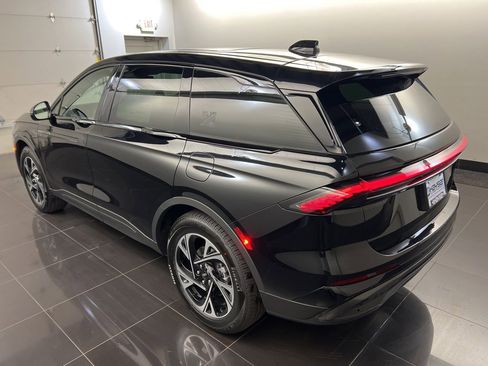 Used 2025 Lincoln Nautilus Premier w/ Equipment Group 102A image 4