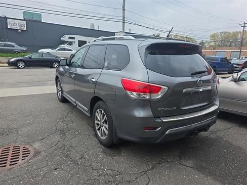 Used 2015 Nissan Pathfinder SL w/ SL Tech Package FWD image 6