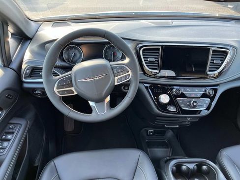 New 2026 Chrysler Pacifica Select image 12