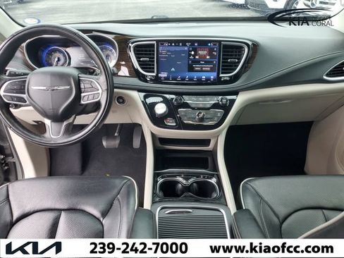 Used 2022 Chrysler Pacifica Limited FWD image 17