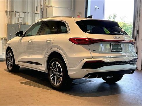 Certified 2025 Audi Q5 Premium w/ Convenience Package AWD/4WD image 4