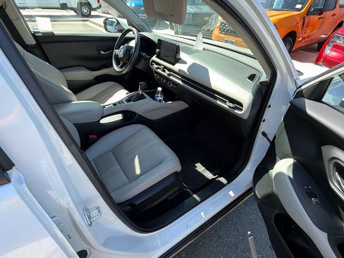 Used 2024 Honda HR-V EX-L image 2