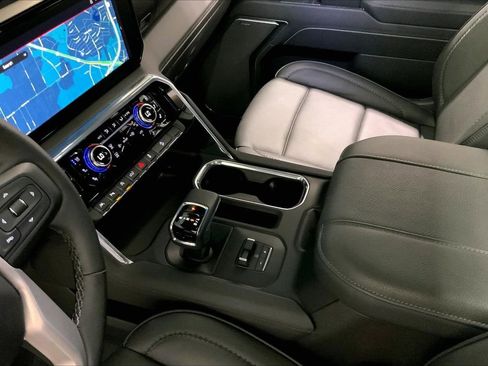 Used 2025 GMC Sierra 1500 Denali w/ Denali Reserve Package AWD/4WD image 17