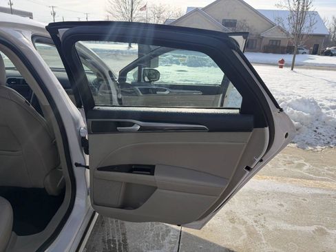 Used 2020 Ford Fusion SEL image 29