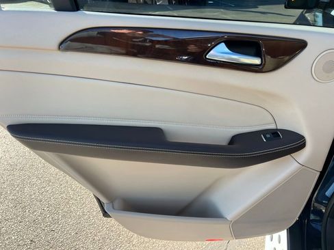 Used 2019 Mercedes-Benz GLS 450 4MATIC image 26