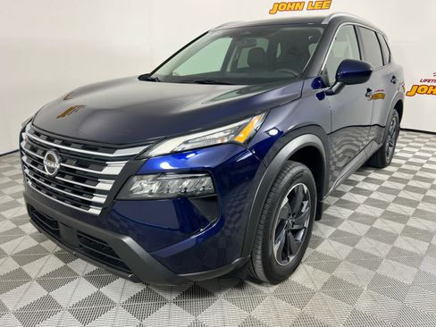 Used 2025 Nissan Rogue SV w/ SV Premium Package FWD image 1