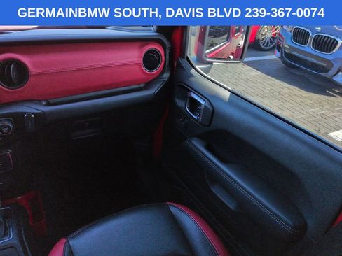 Used 2023 Jeep Wrangler Unlimited Sahara AWD/4WD image 18
