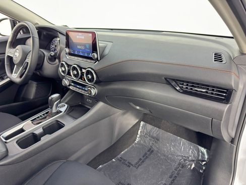 Used 2023 Nissan Sentra SR w/ Midnight Edition Package image 13