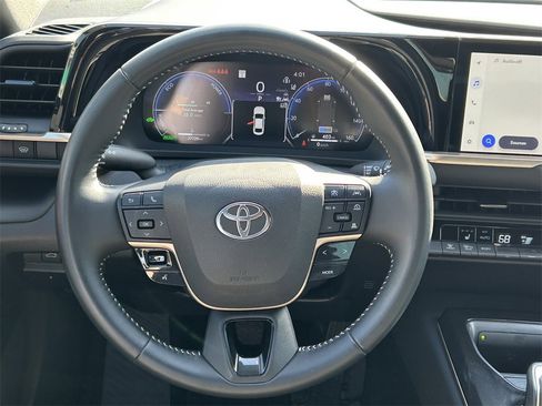 Used 2024 Toyota Crown XLE image 27