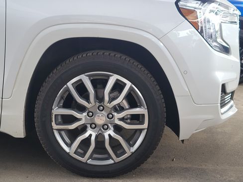 Used 2024 GMC Terrain Denali w/ Denali Premium Package AWD/4WD image 5