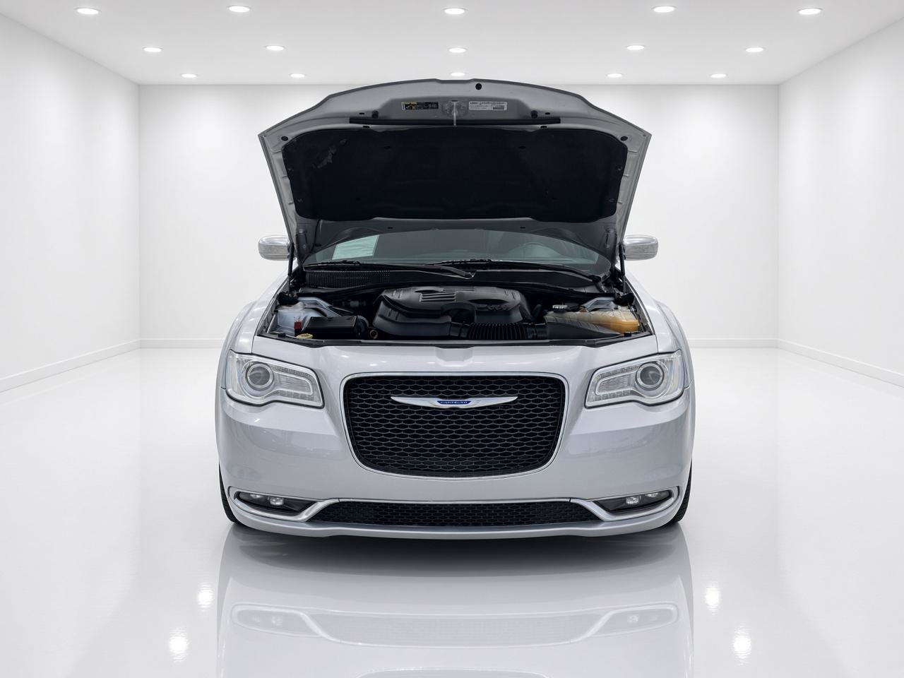 Used 2020 Chrysler 300 Limited RWD image 10