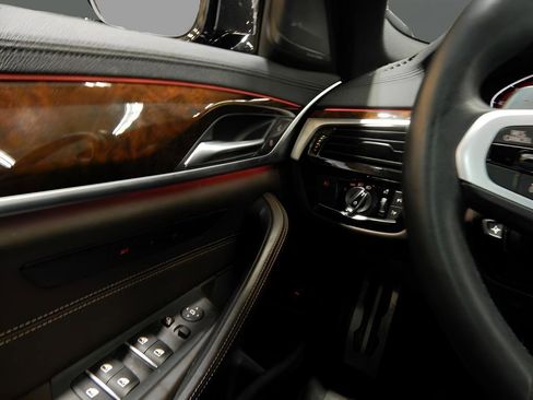 Used 2022 BMW 540i xDrive w/ M Sport Package image 17