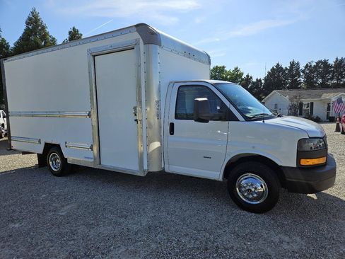 Used 2022 GMC Savana 3500 Extended w/ Power Convenience Package RWD image 7