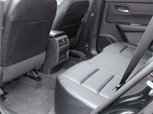 Used 2023 Nissan Rogue SV w/ SV Premium Package image 18