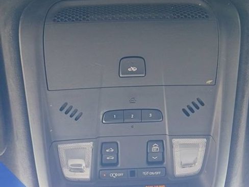 Used 2017 Cadillac XT5 Platinum w/ Driver Assist Package AWD/4WD image 28