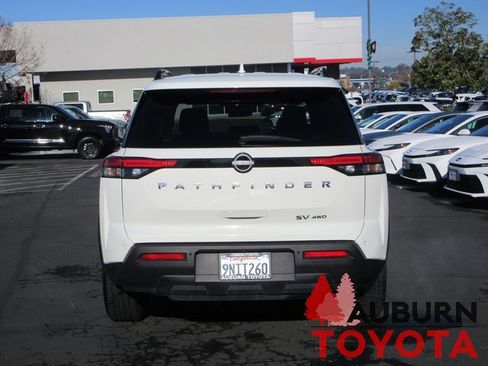 Used 2024 Nissan Pathfinder SV image 6