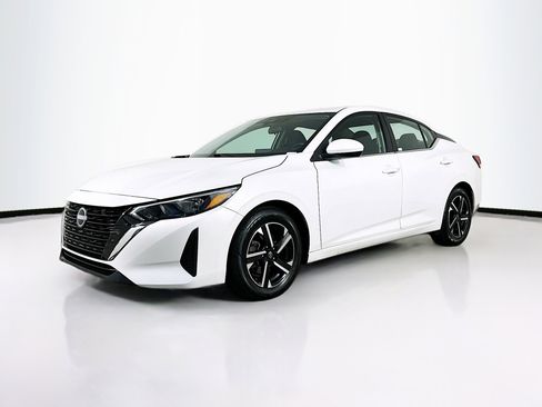 Used 2024 Nissan Sentra SV image 3