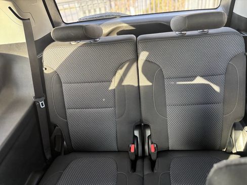 Used 2021 GMC Acadia SLE w/ Driver Convenience Package image 17