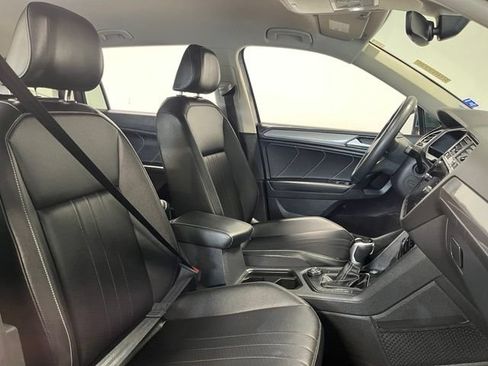 Used 2024 Volkswagen Tiguan SE AWD/4WD image 10