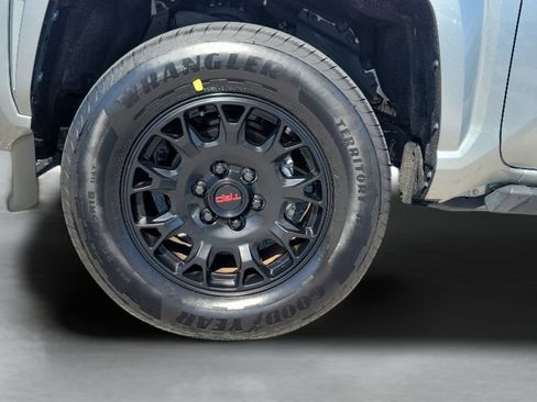 Certified 2024 Toyota Tacoma SR5 AWD/4WD image 25
