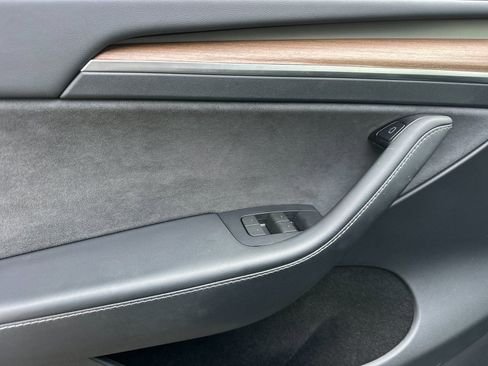 Used 2024 Tesla Model Y Performance image 11