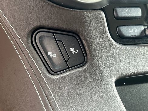 Used 2017 Chevrolet Suburban LT w/ Luxury Package image 15