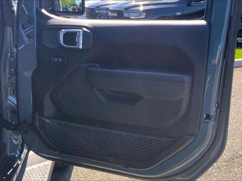 Used 2024 Jeep Wrangler Unlimited AWD/4WD image 22