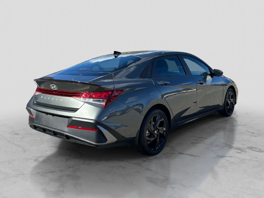 Used 2026 Hyundai Elantra Sport FWD image 5