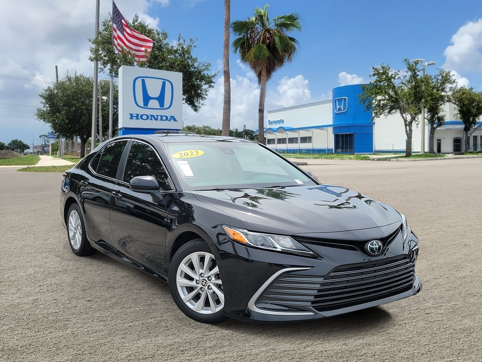 Used 2023 Toyota Camry LE FWD image 1