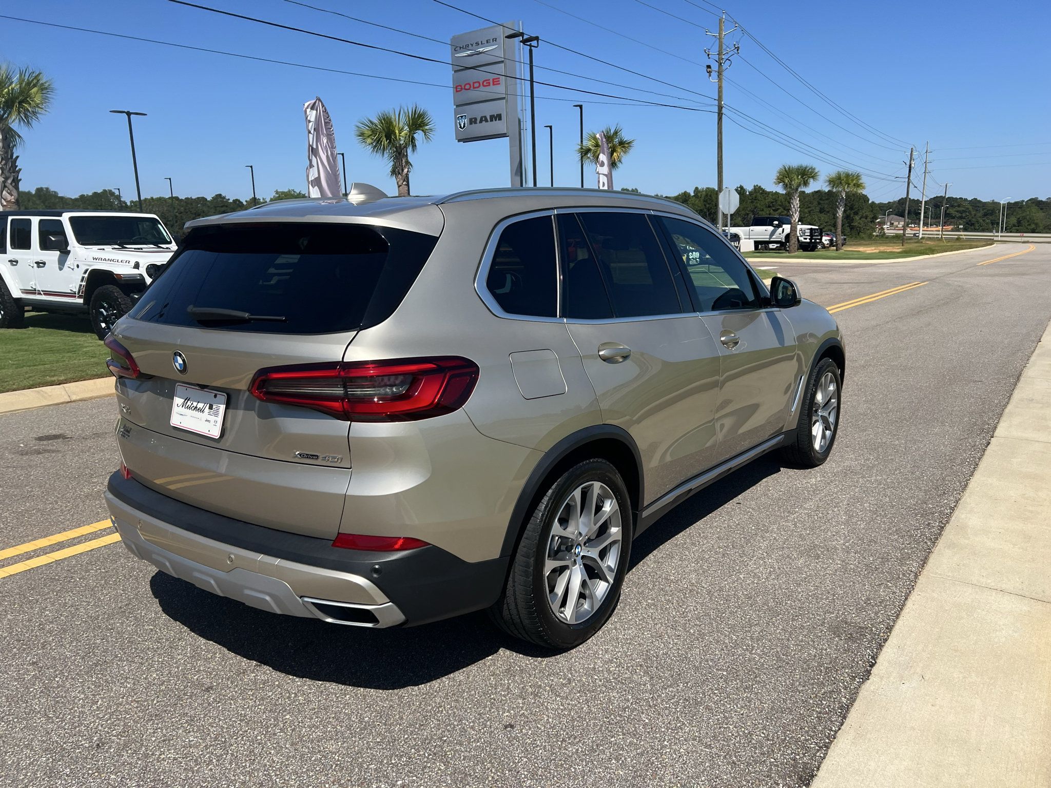 Used 2019 BMW X5 xDrive40i w/ Premium Package 2 AWD/4WD image 3